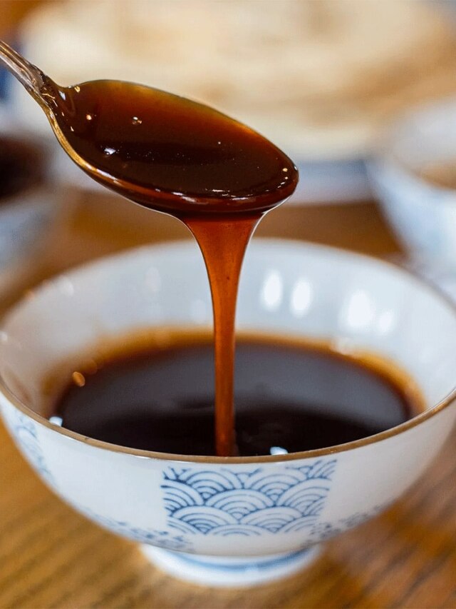 ঝোলা গুড় আসলে কী? ৯৯% মানুষ সত্যিটা জানে না