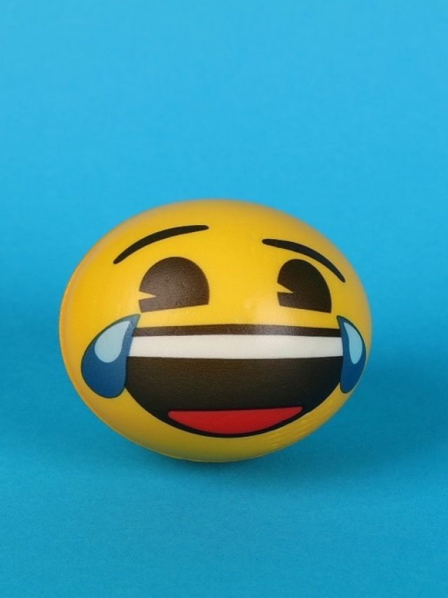 Jokes in Hindi: जब साली ने पूछा- मेरे ऊपर हरी साड़ी कैसी लग रही है? जीजा ने दिया मजेदार जवाब