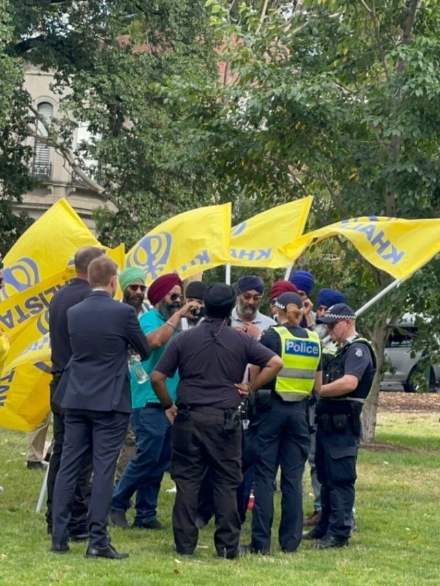 MCG टेस्ट के बीच खाल‍िस्तान‍ियों ने काटा बवाल, भारतीय फैन्स से हुई झड़प, PHOTOS