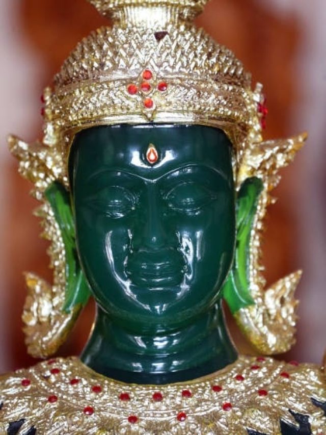 पूजा घर में रख दें ये 2 खास मूर्तियां, पैसों से भरी रहेगी जेब