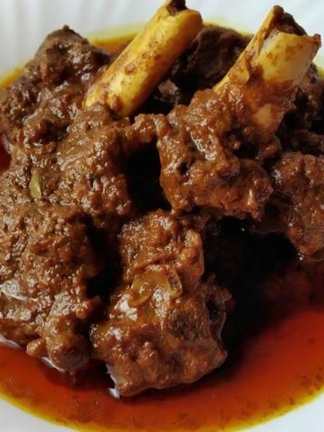 মাটনে ঠিক এই সময়ই নুনটা দিন, স্বাদ বাড়বে বই কমবে না