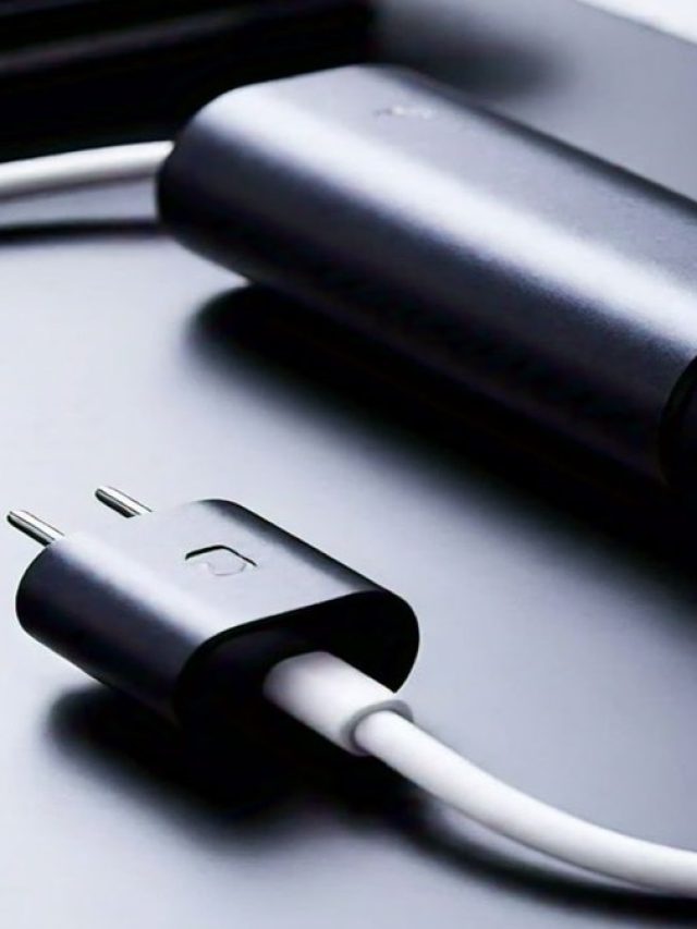 चार्जर से फोन निकाल रही महिला को लगा करंट, चली गई जान