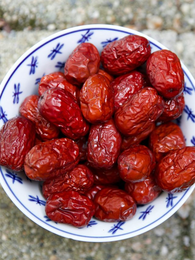 খেজুর নাকি চিনা জুজুবি ফল কিনে আনছেন? চোখ বুজে কেনার আগে সাবধান!