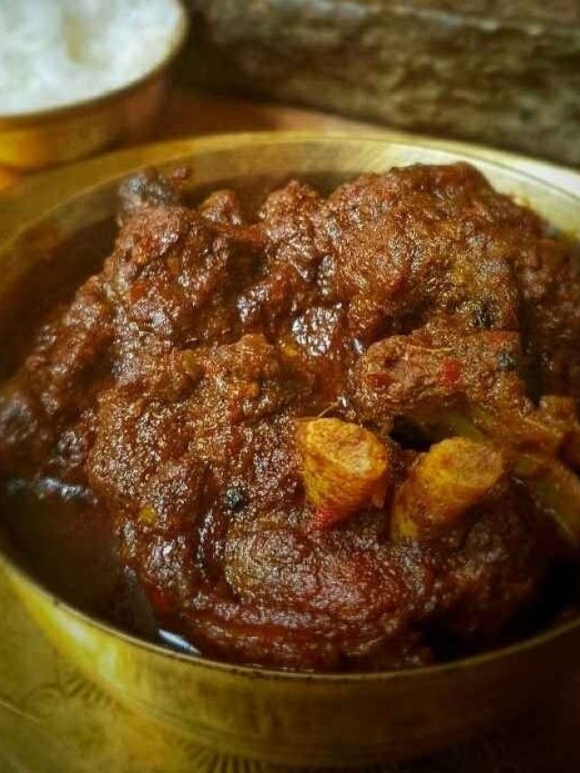 পাঁঠার মাংসে কখন দেবেন আদা-রসুন বাটা? সঠিক সময়ে না দিলে স্বাদের বারোটা