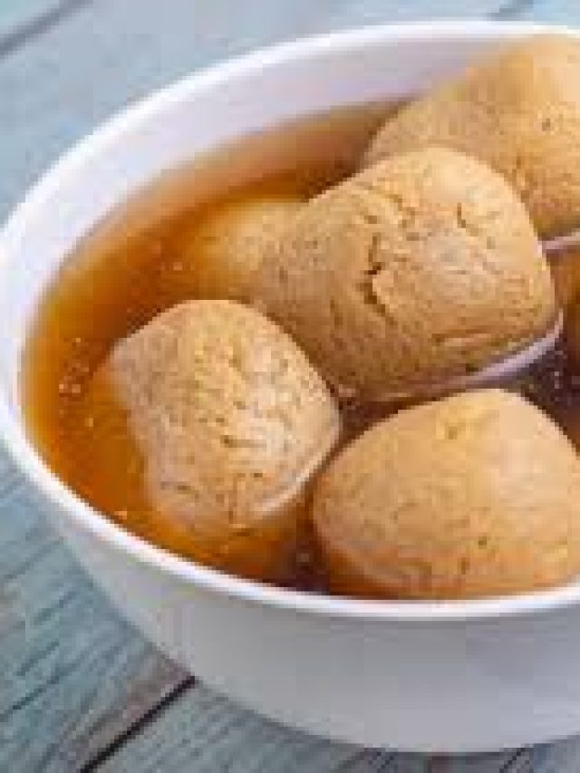 এই স্বাদ ভোলার নয়, বাড়িতেই দোকানের মতো নলেন গুড়ের রসগোল্লা