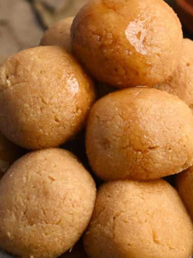 বেশ তো নলেন রসগোল্লা খাচ্ছেন, এর ইংরেজি শিক্ষিতরাও জানে না