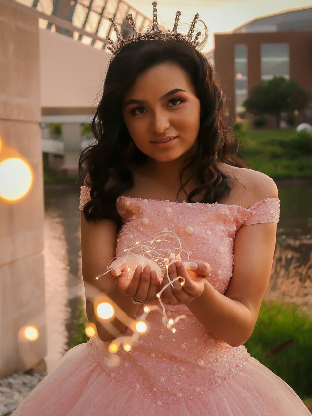 গোলাপি রং পছন্দ করে এমন মানুষের চরিত্র কেমন? মনও বুঝে নিন