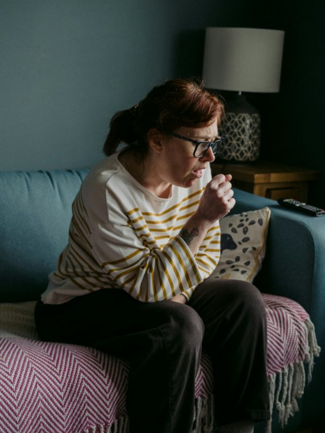 শীতে সর্দি-কাশিতে আর ভুগবেন না, রাতে এড়িয়ে চলুন এই ৫ খাবার