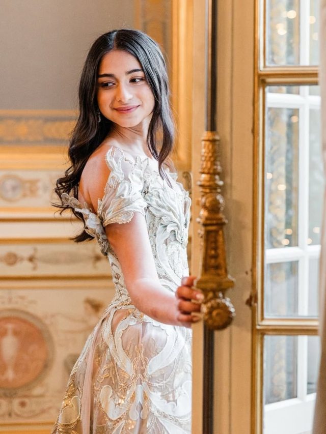 ग्लैमरस हैं अनन्या पांडे की छोटी बहन, खूबसूरती में नहीं एक्ट्रेस से कम, अदाओं पर फिदा फैंस