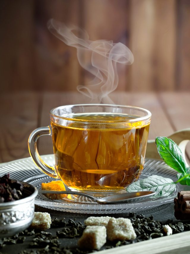 কতক্ষণ চা পাতা ভিজিয়ে রাখবেন? তেতো হওয়ার আগেই ছেঁকে নিন
