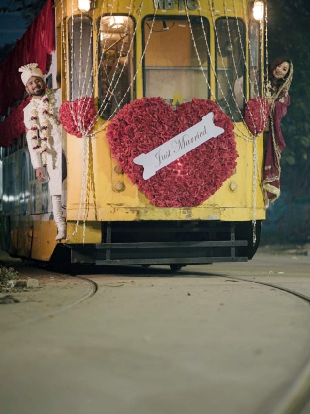 दूल्हे-दुल्हन ने शहर की शान मानी जाने वाली ट्राम ट्रेन पर निकाह किया