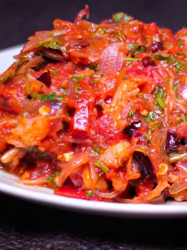 এভাবে উনুনে টমেটো পুড়িয়ে খান, একদম পাবেন গ্রাম্য স্বাদ