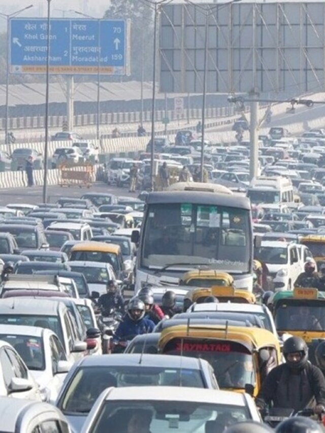 दिल्ली-नोएडा के कालिंदी कुंज बॉर्डर समेत NCR की इन सड़कों पर लगा लंबा जाम, देखें वीडियो