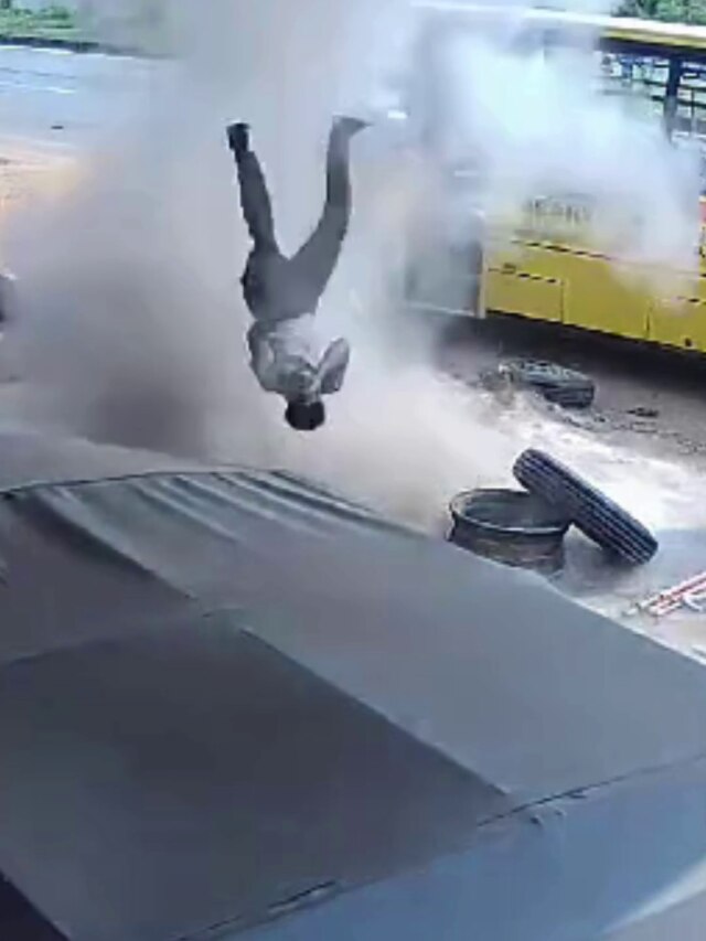 हवा भरते ब्लास्ट हुआ टायर, कई फीट उछलकर गिरा शख्स, दिल दहला देगा ये वीडियो