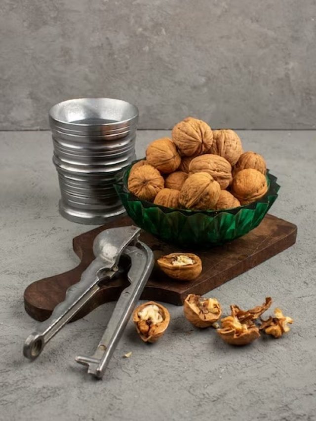 बढ़े हुए शुगर लेवल को नीचे ला देगा अखरोट, बस खाने का सही तरीका जान लें