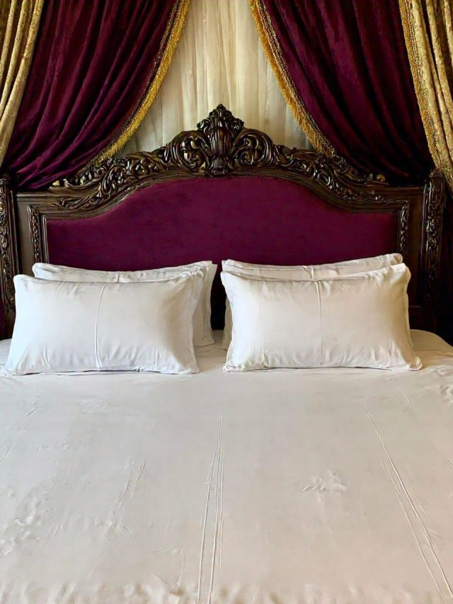 होटल के कमरे में सफेद चादर ही क्यों होती है? रंग-बिरंगी बेडशीट क्यों नहीं, जानिए