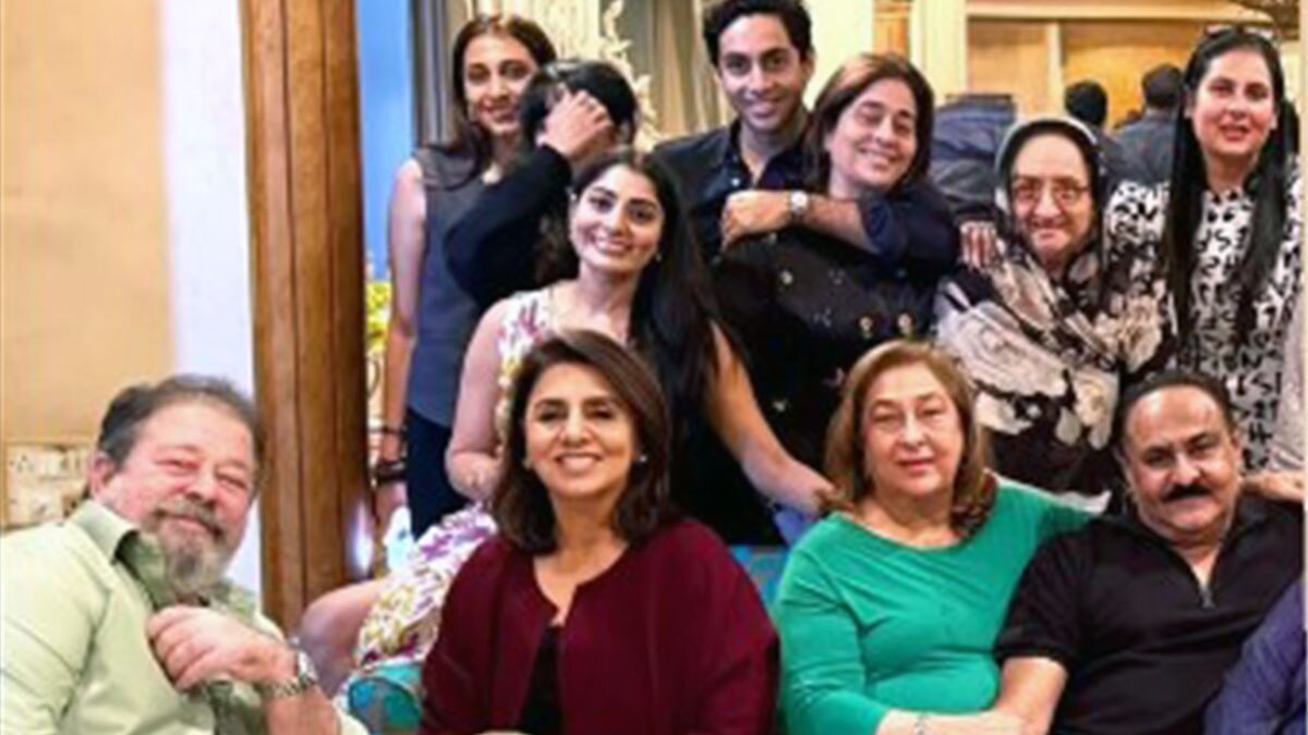 कपूर खानदान संग अमिताभ बच्चन के नाती ने की पार्टी, नीतू कपूर ने शेयर की Inside Photo