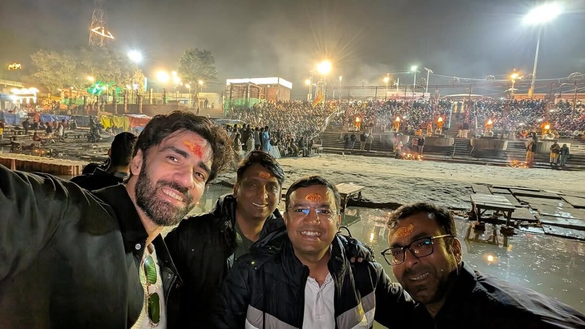 महाकुंभ 2025 पहुंचा 'लैला मजनू' एक्टर, दोस्तों संग की आरती, बोला- यादगार थे पल