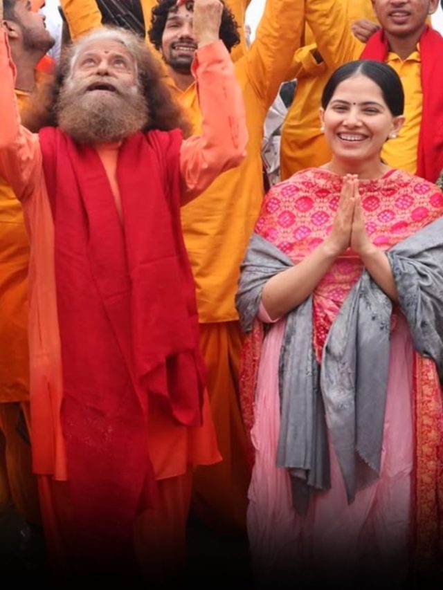 जया किशोरी पहुंचीं महाकुंभ, साधु-संतों संग लगाई संगम में डुबकी, देखें VIDEO
