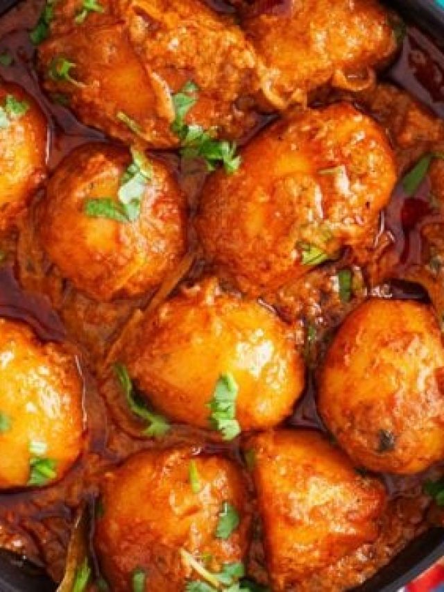 লুচির সঙ্গে আচারি আলুর দম, রইল দুর্দান্ত সহজ রেসিপি