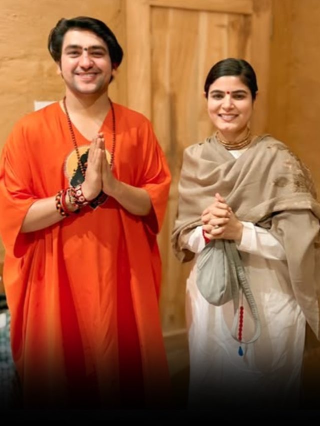 कथावाचक देवी चित्रलेखा पहुंचीं महाकुंभ, धीरेन्द्र शास्त्री के साथ शेयर कीं फोटोज