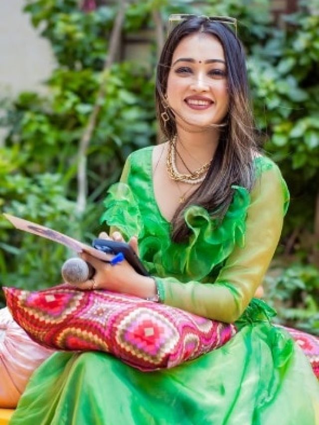 महाकुंभ की वायरल साध्वी की ग्लैमरस जिंदगी! वीडियोज में देखें हर्षा की Reel लाइफ