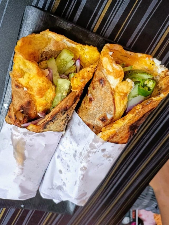 ফাস্ট ফুড দোকানের স্টাইলে বানান এগরোল, এটাই বেস্ট রেসিপি