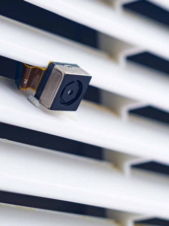 होटल के रूम में तो नहीं है छिपा कैमरा, ऐसे करें चेक