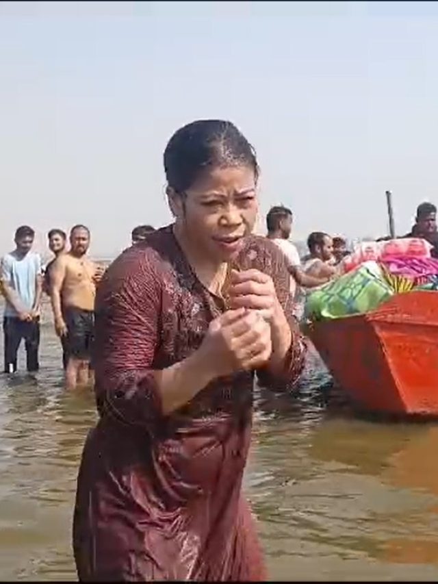 ओलंपिक मेडलिस्ट मैरीकॉम ने लगाई महाकुंभ में डुबकी, लहरों के बीच की मुक्केबाजी