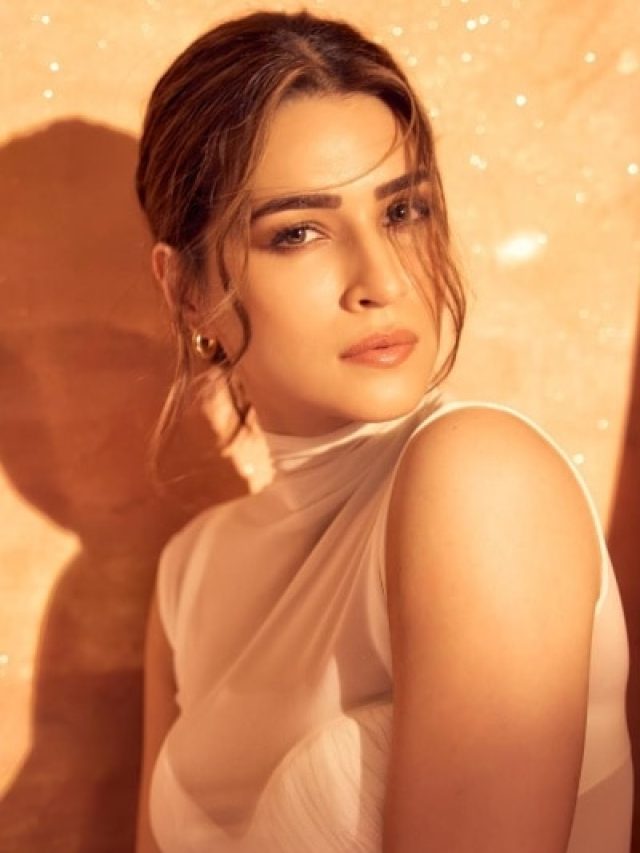 34 की उम्र में कृति सेनन की है बेदाग स्किन, सुबह उठते ही करती हैं ये काम