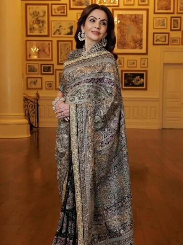 अमेरिका में 1900 घंटों में तैयार हुई साड़ी में छाईं नीता अंबानी, डायमंड जूलरी देख कहेंगे WOW