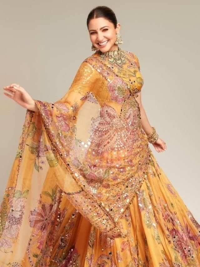 सोने-चांदी के तारों से सजे लहंगे में बला की खूबसूरत लगीं अनुष्का शर्मा, जानें कीमत