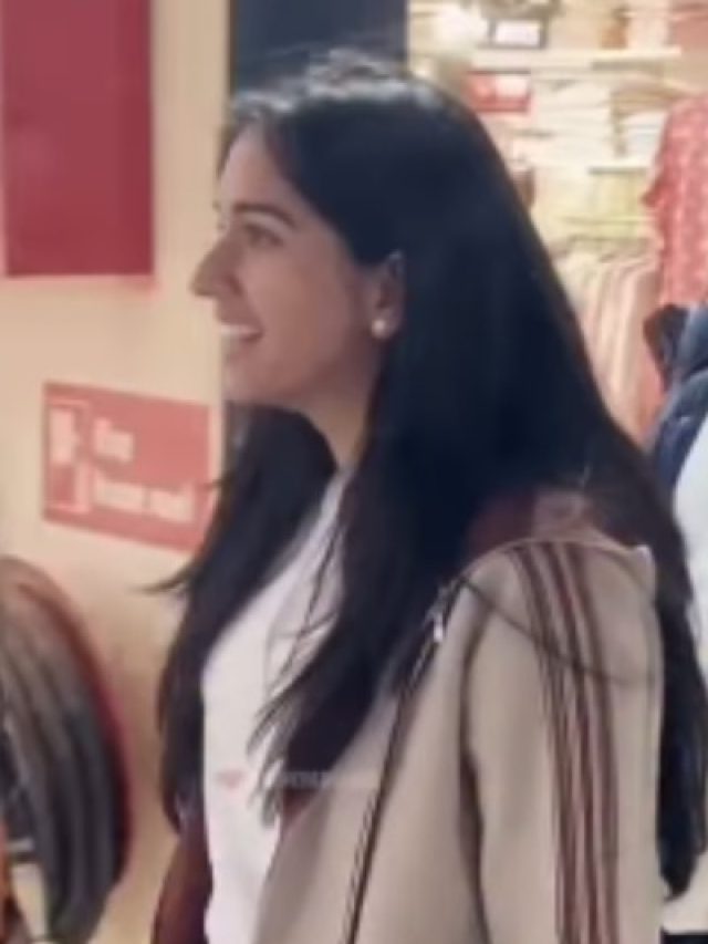 दोस्तों संग राधिका अंबानी का 'डे आउट', बिन मेकअप हुडी पहन बिखेरा जलवा