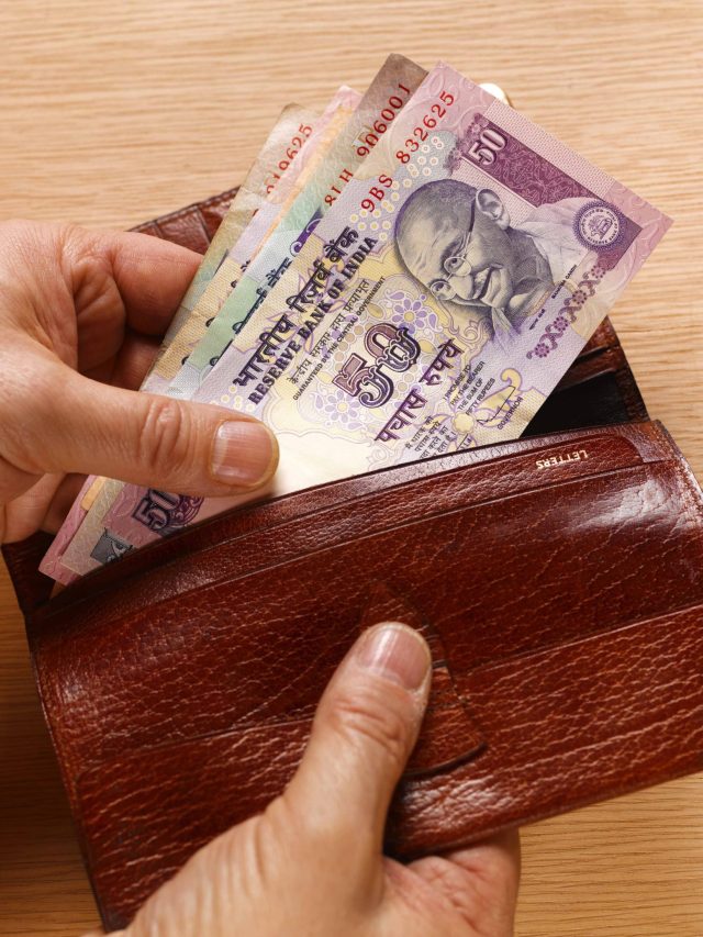 घर में पैसा न टिकने की वजह हैं ये 4 गलतियां, कर्जदार हो जाएगा परिवार