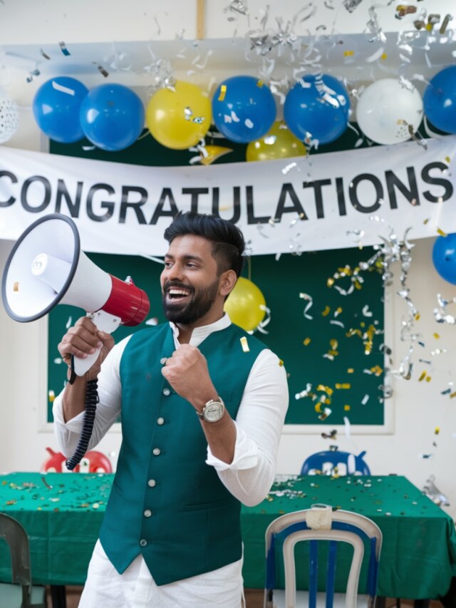 রাতে বালিশের নীচে রাখুন এই সব জিনিস, সকালেই খেলা ঘুরবে