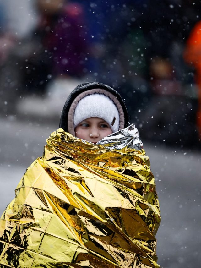 क्या होता है बर्फबारी में बिक रहा ये पॉकेट ब्लेंकेट? 3 सेकेंड में ठंड गायब