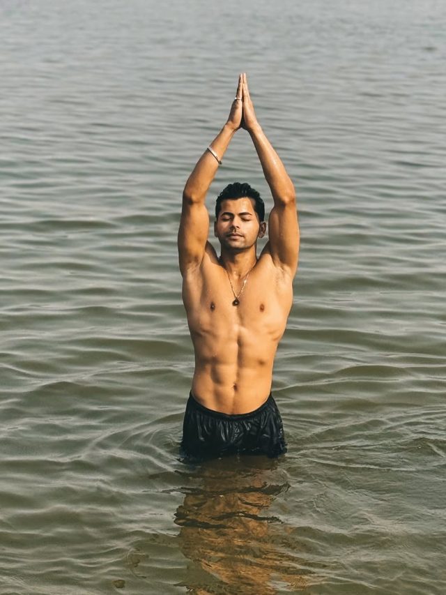 एक्टर सिद्धार्थ ने महाकुंभ में किया स्नान, संगम में लगाई डुबकी, लिखा- चिंता दूर...