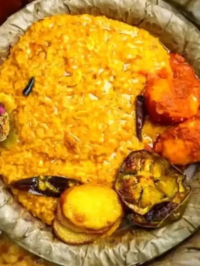 সরস্বতী পুজোয় খিচুড়িতে ঠিক কখন গরম মশলা দেবেন?