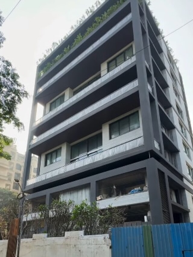 रणबीर-आल‍िया का बंगला बनकर हुआ तैयार, बेटी संग करेंगे गृहप्रवेश, देखें झलक