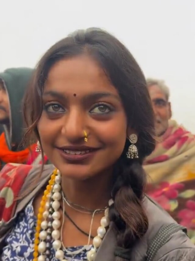 कौन है महाकुंभ में माला बेच रही खूबसूरत आंखों वाली लड़की... वायरल हो रहा Video
