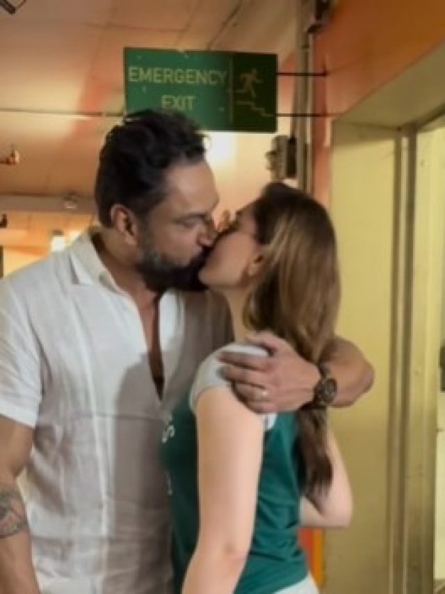 एयरपोर्ट पर पति संग रोमांटिक हुई एक्ट्रेस, किया Liplock, ट्रोल्स बोले- घर नहीं है क्या?