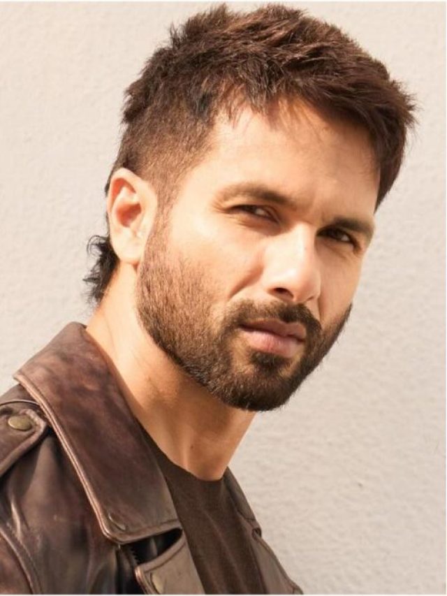 भरी बस में खड़े होकर शाहिद कपूर ने किया सफर, मोबाइल में बिजी लोगों ने देखा तक नहीं!