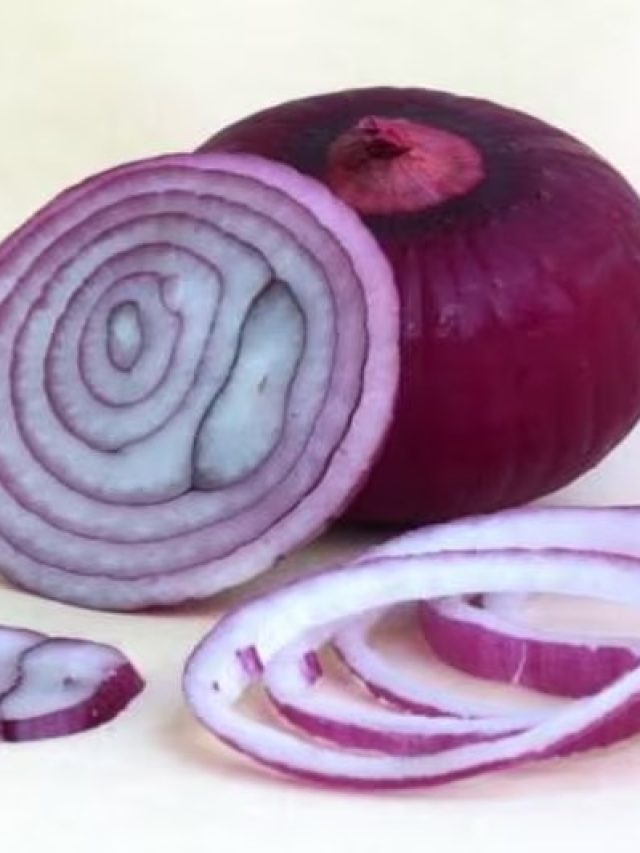 লাগবে ১টা পেঁয়াজ,  তাতেই ফাটা গোড়ালি রাতারাতি নরম  চকচকে হবে