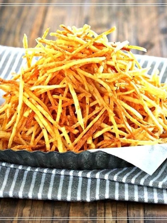 হোটেলের মতো বাদাম দিয়ে আলুভাজা বানান ঘরেই, দারুণ জমবে