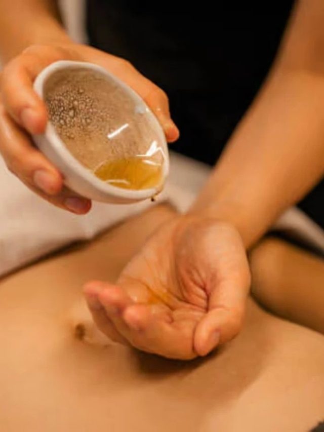 নাভিতে রোজ শুধু দু'ফোঁটা তেল, কী হবে ভাবতেই পারছেন না