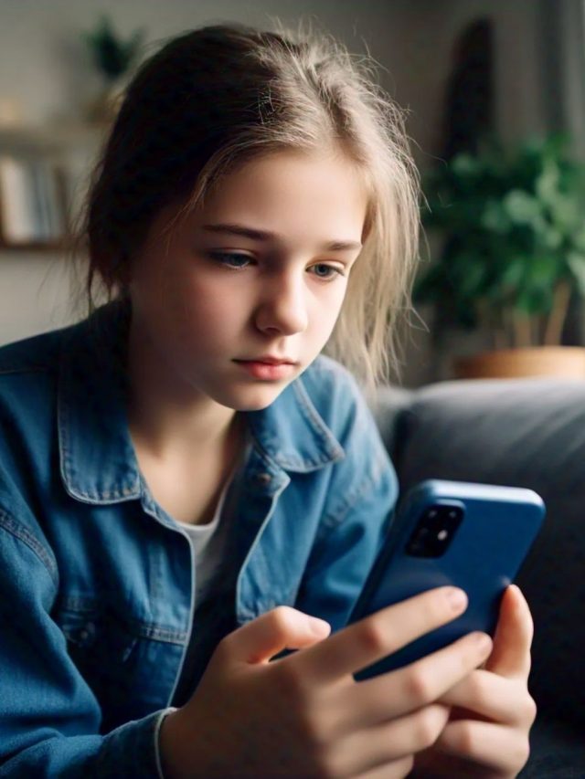 मोबाइल पर घंटों रिल्स देखते हैं आप? जानिए कोई बड़ी समस्या तो नहीं