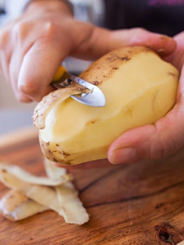 খোসা-সহ আলু  খেলে এসব হবেই, জানেন তো