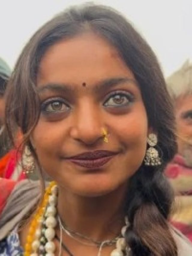 কুম্ভের মোনালিসার মায়াবী চোখে আছে এই আশ্চর্য রহস্য