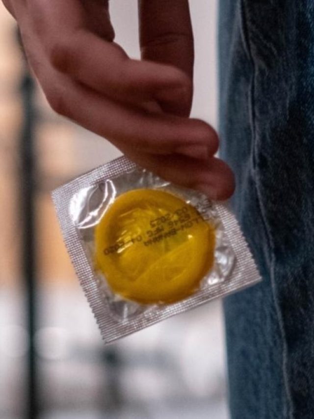 কন্ডোমের বাংলা কী? জানলে মুখ টিপে টিপে হাসবেন