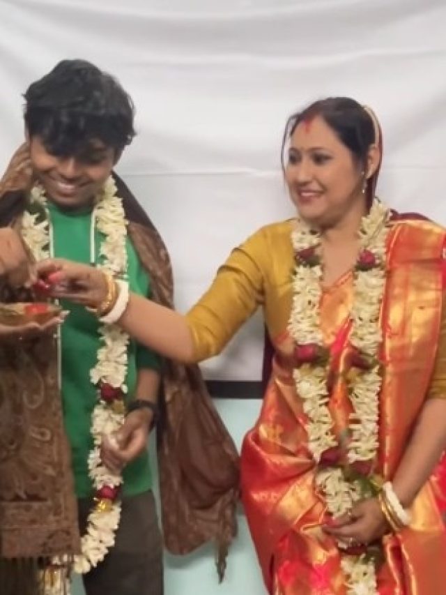 শিক্ষিকার সিঁথিতে সিঁদুর পরালেন ছাত্র, ক্লাসরুমে সেই বিয়ের ছবি VIRAL